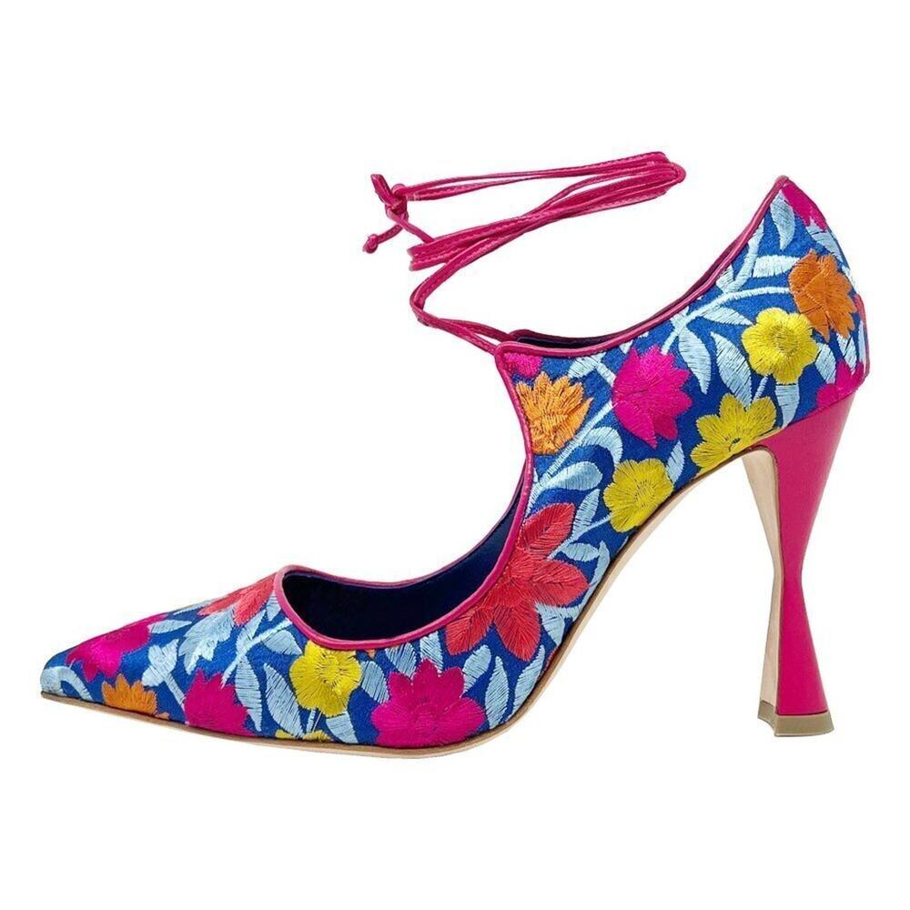 Manolo Blahnik Cotis Floral‎ Embroidered Pumps 39.5 Blue Pink Heels